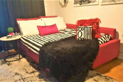 Retro Chic Vibes, Tropical Pool & Prime Location - Accommodation QLD 1