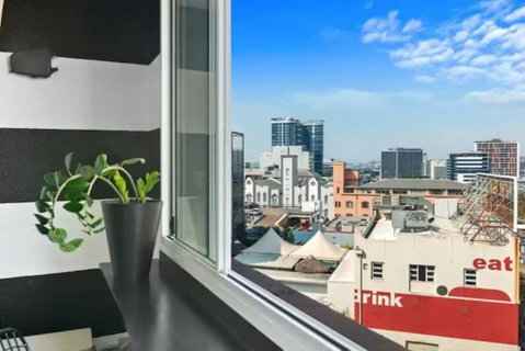 Retro Chic Vibes, Tropical Pool & Prime Location - Accommodation QLD 2