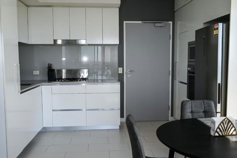 River View Apartment In Brisbane With Parking - Accommodation QLD 3