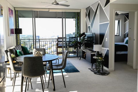 River View Apartment In Brisbane With Parking - Accommodation QLD 1
