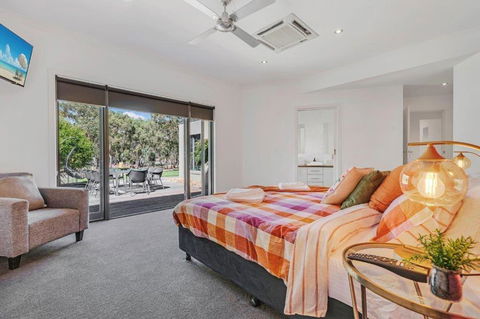 Riverlyne - Riverfront Holiday Home - Accommodation QLD 3