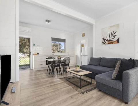 Riversands Rest Accommodation Paringa - River Box Cottage - Accommodation QLD 1