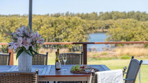 Riverside Retreat, Coolangatta, Near Seven Mile Beach - Accommodation QLD 2