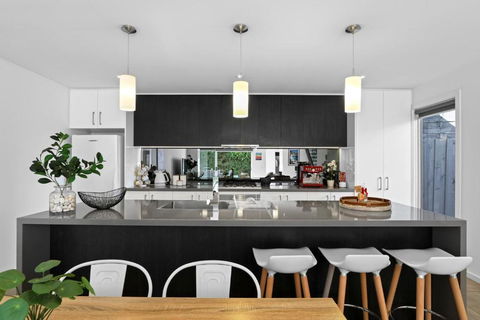 Riverside Villa & Pet Friendly - Accommodation QLD 1