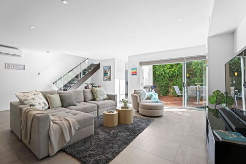 Riverside Villa & Pet Friendly - Accommodation QLD 3