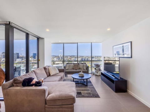 Riverview 2BR Delicate Apt, 1min To Train Station - Accommodation QLD 1