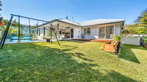 Riviera - Pool & Quick Walk To Centre - Accommodation QLD 0