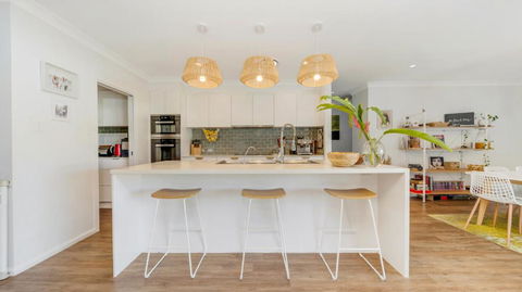 Riviera - Pool & Quick Walk To Centre - Accommodation QLD 2