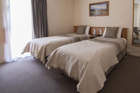Redhill Cooma Motor Inn - Accommodation QLD 1