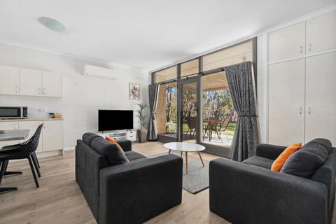 Riversands Rest Accommodation Paringa - Tea Tree Cottage - Accommodation QLD 2