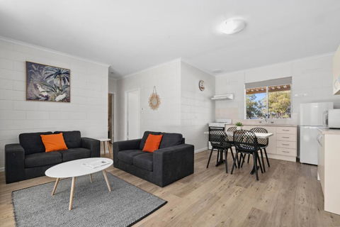 Riversands Rest Accommodation Paringa - Tea Tree Cottage - Accommodation QLD 1