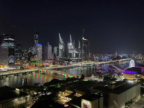 Riverview Haven Prime Spot For NY Fireworks - Accommodation QLD 1