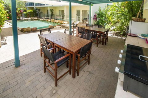 SAILS 9 Beachfront Getaway Horseshoe Bay - Accommodation QLD 3