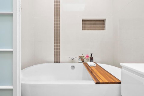 Room In Large Home 6 Min To CBD - Accommodation QLD 1