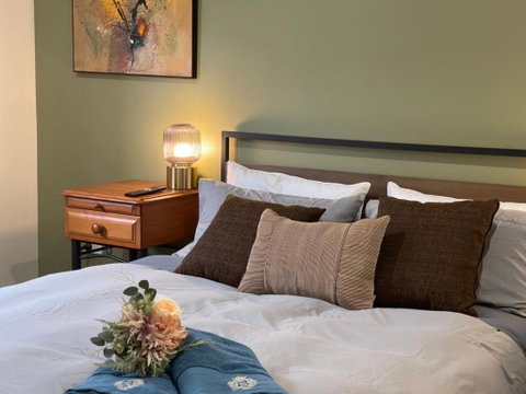 Royal Romanesque Holiday House In Dakabin - Accommodation QLD 1