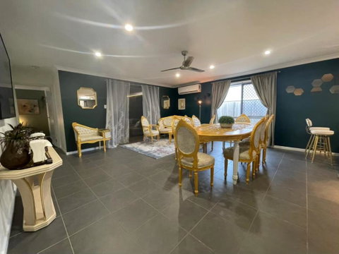 Royal Romanesque Holiday House In Dakabin - Accommodation QLD 0