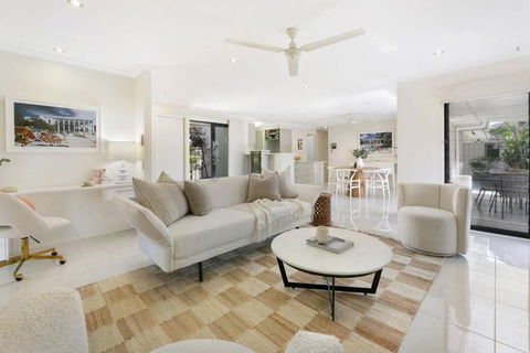 Riviera Road Miami - 4BRM Dual Villa - Accommodation QLD 0