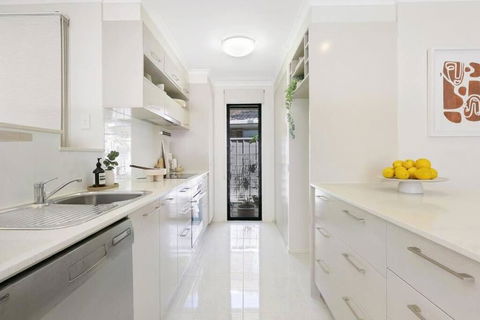 Riviera Road Miami - 4BRM Dual Villa - Accommodation QLD 3