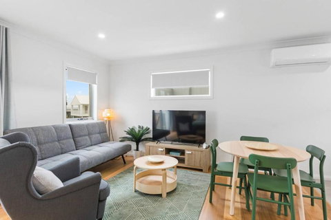 Rockpool Escape - A Coastal Refresh Near The Marina - Accommodation QLD 1