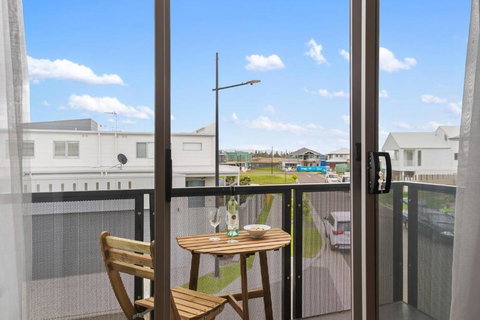 Rockpool Escape - A Coastal Refresh Near The Marina - Accommodation QLD 2