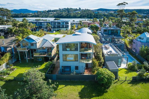 Rolling Waves 3 - Beach Access & Pet Friendly! - Accommodation QLD 1
