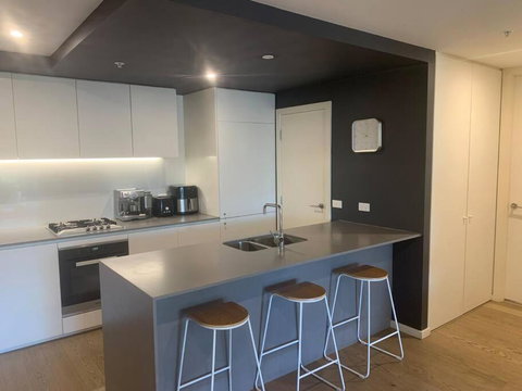 Rooftop Infinity Pool - St Kilda Luxury - Accommodation QLD 1