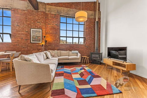 Rooftop Warehouse In Fitzroy - Accommodation QLD 3