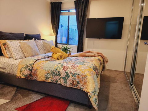Room In Guest Room - Private Room In A Charming Hampton-style Home Ten Minutes From Fremantle Port - Accommodation QLD 2
