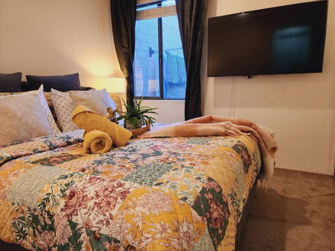 Room In Guest Room - Private Room In A Charming Hampton-style Home Ten Minutes From Fremantle Port - Accommodation QLD 3