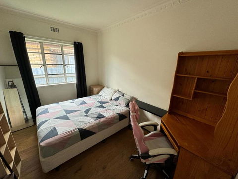 Room Near To Melbourne Airport & Train Station - Accommodation QLD 3