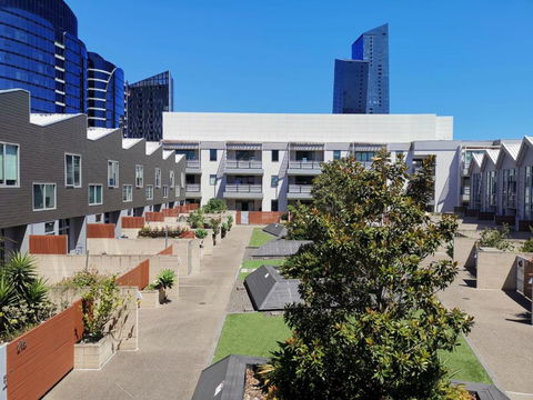 Room With King-size Bed Close To Melbourne CBD & Southern Cross Station - Accommodation QLD 3