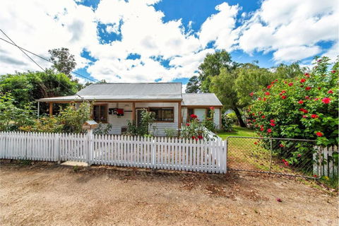Rose Cottage Nannup - Accommodation QLD 0