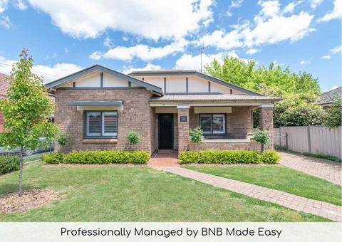 Rose Hill On Hamer, 1940s Charming Cottage Near Cook Park - Accommodation QLD 0