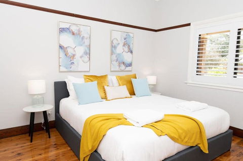 Rose Hill On Hamer, 1940s Charming Cottage Near Cook Park - Accommodation QLD 1