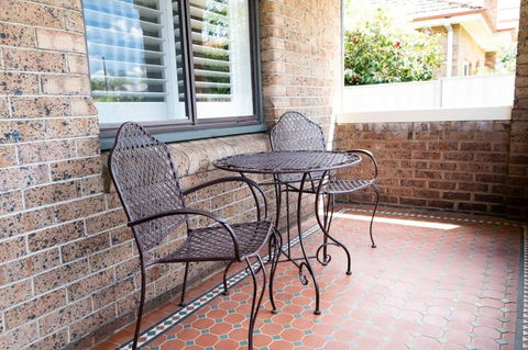 Rose Hill On Hamer, 1940s Charming Cottage Near Cook Park - Accommodation QLD 3