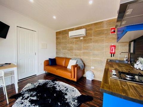 Rose Quartz - 1 Bed With Mountain Views - Kundalini Lodge - Accommodation QLD 3