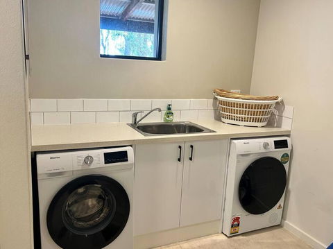 Rosella - Bushland Hideaway - Accommodation QLD 2