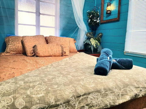 Rosewood Cottage -Entire 2 Bedroom Home With Netflix & WiFi - Accommodation QLD 0