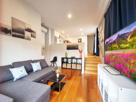 Rosie Townhouse In Prime Location Close To CBD - Accommodation QLD 2