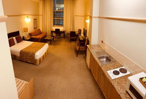 Royal Albert Hotel - Accommodation QLD 1
