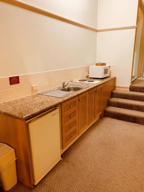 Royal Albert Hotel - Accommodation QLD 3