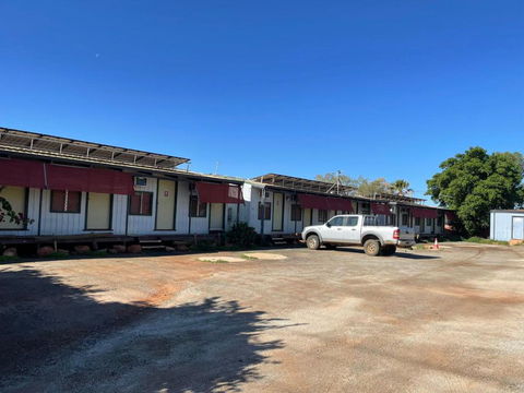 Royal Mail Hotel - Meekatharra - Accommodation QLD 1