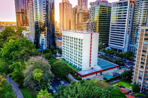 Royal On The Park - Accommodation QLD 0