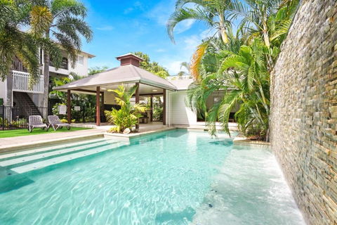 Royal Pavilions 8 - Accommodation QLD 0