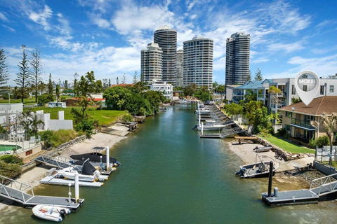 Runaway Bay Waterfront Delight - Accommodation QLD 0