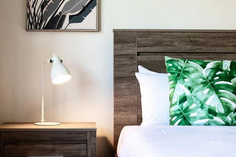 Runaway Bay Waterfront Delight - Accommodation QLD 2