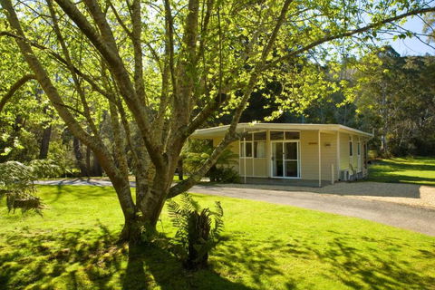Russell Falls Holiday Cottages - Accommodation QLD 0