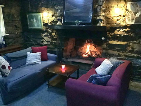 Rustic Miners Cabin - Accommodation QLD 0