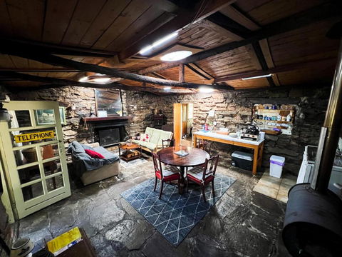 Rustic Miners Cabin - Accommodation QLD 1
