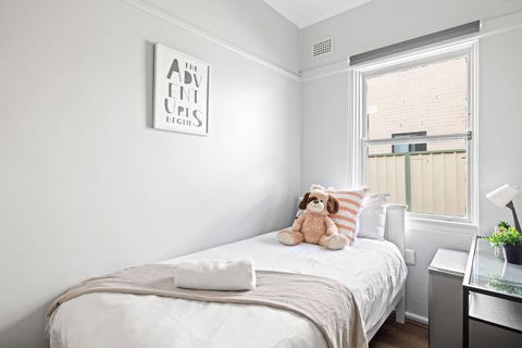 Rustic Single Room - Centrally Located At Narwee - Shared Bathroom - Accommodation QLD 0